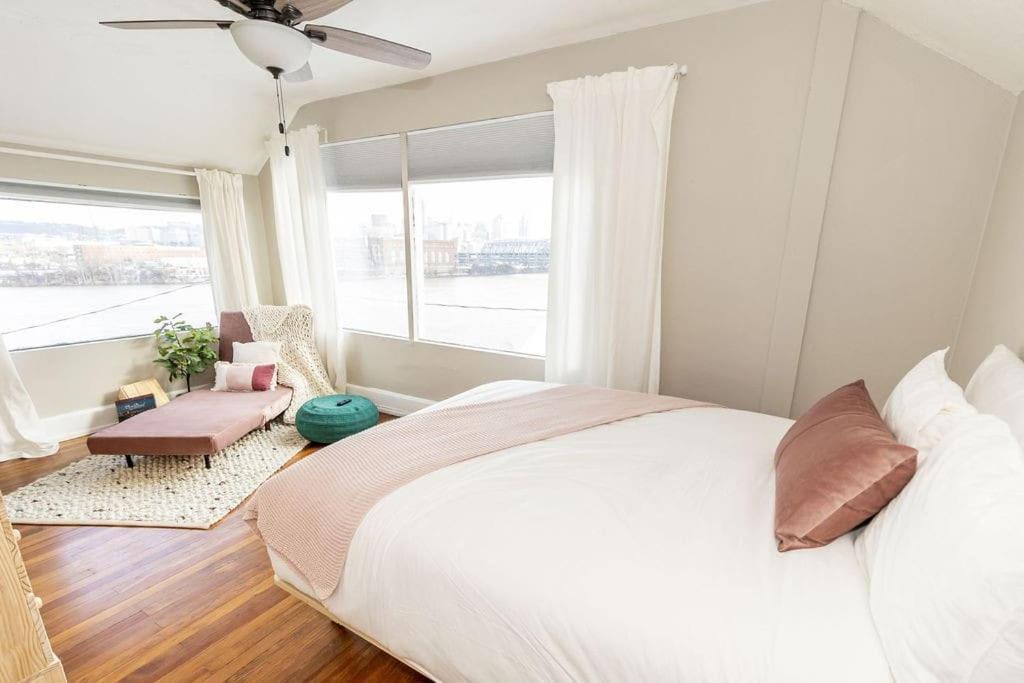 Cozy Riverfront Bungalow With Stunning Views Covington Exterior photo