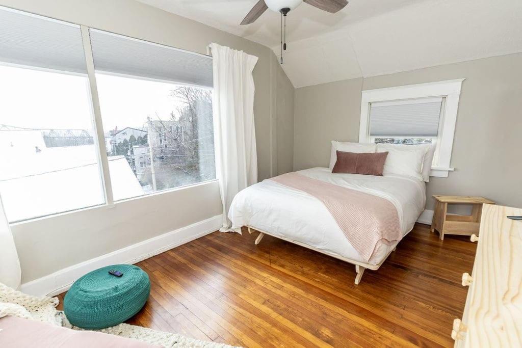 Cozy Riverfront Bungalow With Stunning Views Covington Exterior photo