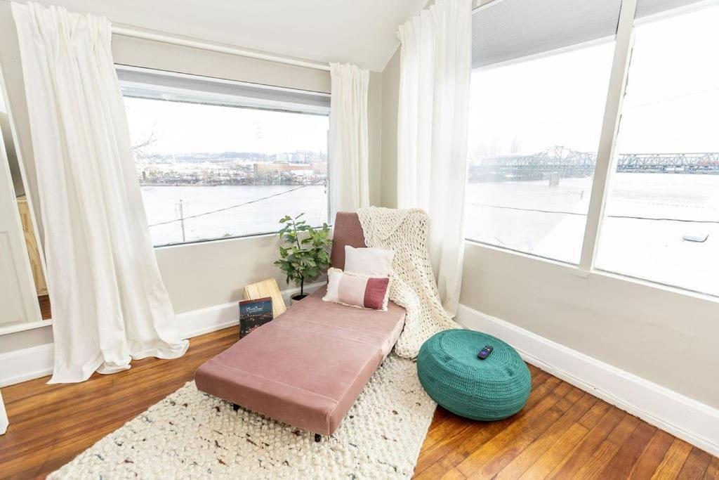 Cozy Riverfront Bungalow With Stunning Views Covington Exterior photo